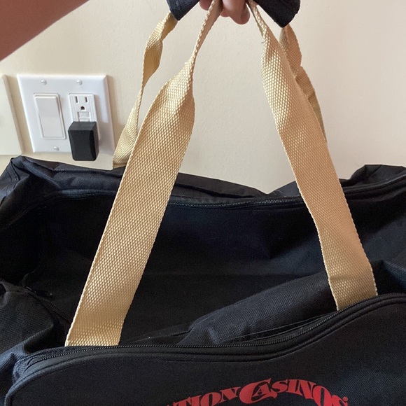 Huge over night duffel bag - Picture 2 of 7